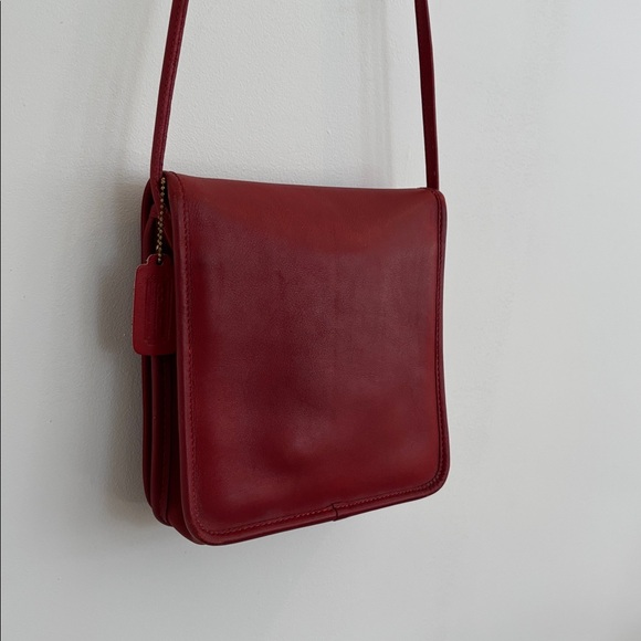 Vintage Coach NYC Red Compact
Pouch Flap Crossbody turn lock 2067 - Picture 8 of 11